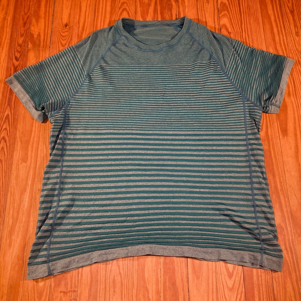 Fabletics Athletic Short Sleeve Shirt 21.5” X 26” Gray/Turquoise